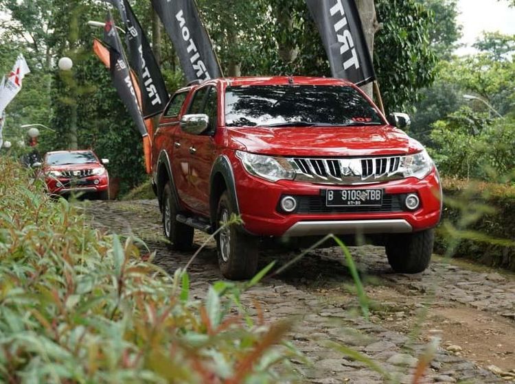 Main Offroad dengan Pikap Triton