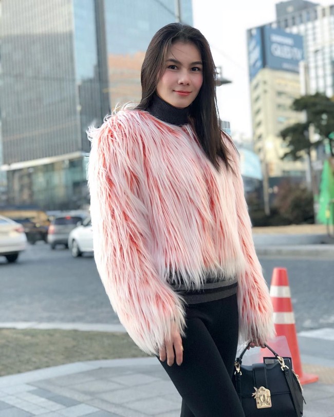 Saat menikah dengan pria tua, banyak orang yang menyindir kehidupan Nong Nat. Nong Nat dianggap wanita matre.  Foto: Instagram