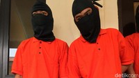 Dua pelaku SY dan WK terpaksa menerima timah panas polisi karena melawan saat akan ditangkap.
