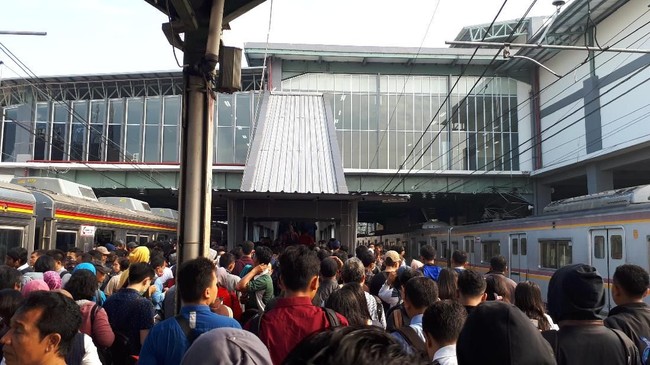 Dear Pak Menhub, Ini Lho Masalah di Stasiun Duri