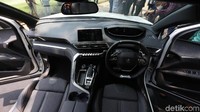 Tampilan Interior yang menawan dengan mengusung Europe Crossover style.