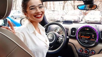 Gayanya baik soal make up maupun pakaian banyak ditiru. Foto: Instagram