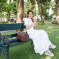 Nong pun kini sedang cari jodoh lagi.  Seperti dikutip dari Daily Mail, Nong Nat mencari pria yang aman secara finansial. Nong pun meminta calon pelamar untuk memperlihatkan bukti tabungan mereka. Foto: Instagram