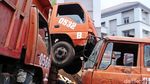 Bangkai Truk Sampah Numpuk di Kantor Sudin LH Jakbar