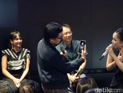 Demi Galaxy S9+ Mereka Rela Ditimpuk Bantal