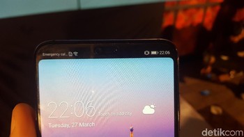 Setelah dinonaktifkan, notifikasi tetap berada di bagian atas yang gelap, tidak ikut turun ke bawah. (Foto: detikINET/Muhamad Imron Rosyadi)