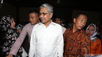 Hasil urus izin tambang itu digunakan Nur Alam untuk membeli rumah dan mobil BMW Z4.