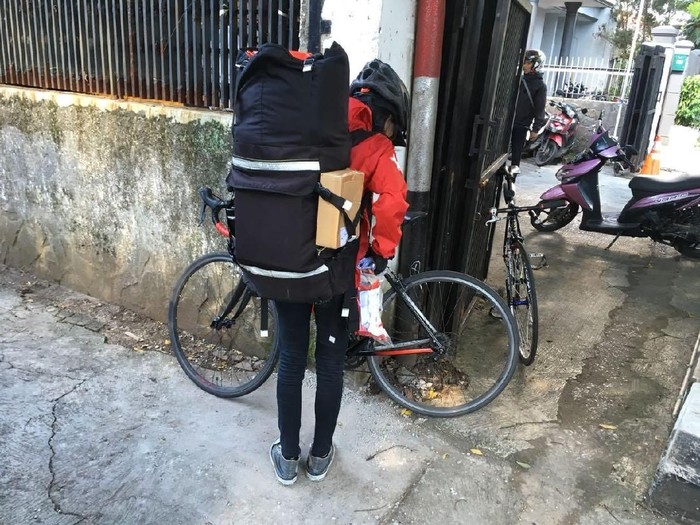 Cerita Tasya soal beratnya jadi kurir sepeda. Foto: Dokumentasi Westbike Messenger Service Cerita Tasya soal beratnya jadi kurir sepeda. Foto: Dokumentasi Westbike Messenger Service