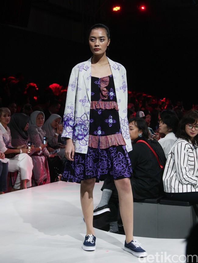 Fashion show koleksi Rama Dauhan x Alleira Batik di Plaza Indonesia Fashion Week 2018, Jumat [23/3/2018]. [Foto: Mohammad Abduh/Wolipop]