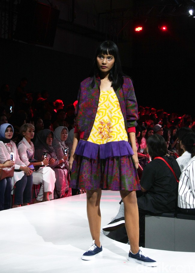 Fashion show koleksi Rama Dauhan x Alleira Batik di Plaza Indonesia Fashion Week 2018, Jumat [23/3/2018]. Foto: Mohammad Abduh/Wolipop