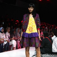 Fashion show koleksi Rama Dauhan x Alleira Batik di Plaza Indonesia Fashion Week 2018, Jumat [23/3/2018]. Foto: Mohammad Abduh/Wolipop