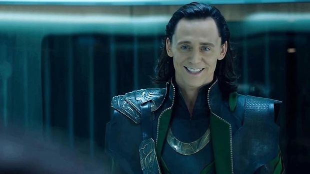 Tom Hiddlestone sebagai Loki