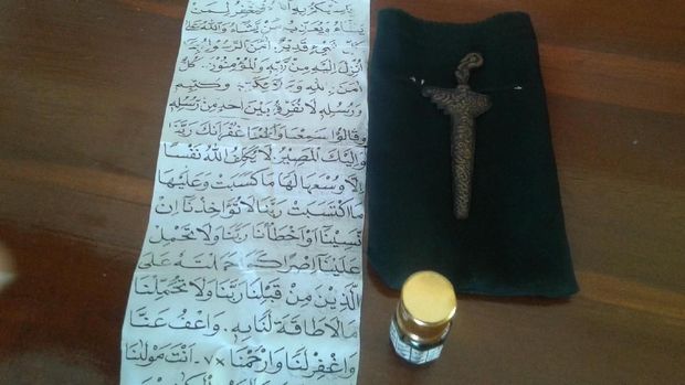 benda mistis untuk gendam yang disita dari tersangka
