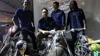 Sejak pertama kali digelar pada 2015, Suryanation Motorland terus melakukan pembenahan serta mengeluarkan program-program menarik, salah satunya memboyong 900 builders lokal dari berbagai daerah. Ini dilakukan untuk memenuhi permintaan pasar, sekaligus mengedukasi masyarakat Indonesia agar tertarik terjun dalam dunia modifikasi motor. Pool/Suryanation Motorland 2018.