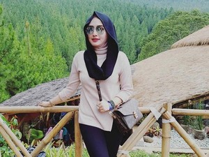 Yulia Mochamad dan Opick Sudah Setahun Saling Mencintai