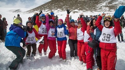 Foto Gadis-gadis Afghanistan Akhirnya Bisa Main Ski