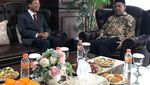 Mau Tahu Gimana Gaya Makan Wakil Ketua DPR Fahri Hamzah? Lihat di 10 Foto Ini