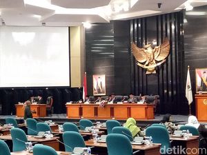 Anies-Sandi Hadiri Rapat Paripurna RPJMD dengan DPRD DKI