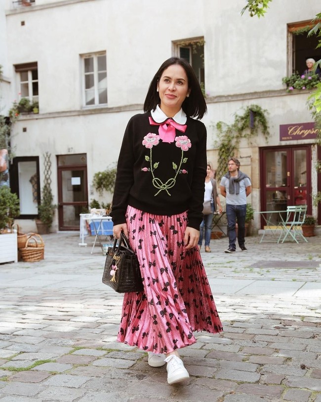 Jinkee Jamora yang pernah terjun ke dunia politik dengan menjabat sebagai wakil gubernur propinsi Sarangani, Filipina, tampil stylish dengan menenteng tas Hermes Birkin 25 Crocodile Black Nilo yang harganya mencapai US$ 61.100 atau sekitar Rp 840 juta. Foto: Instagram JinkeePacquiao