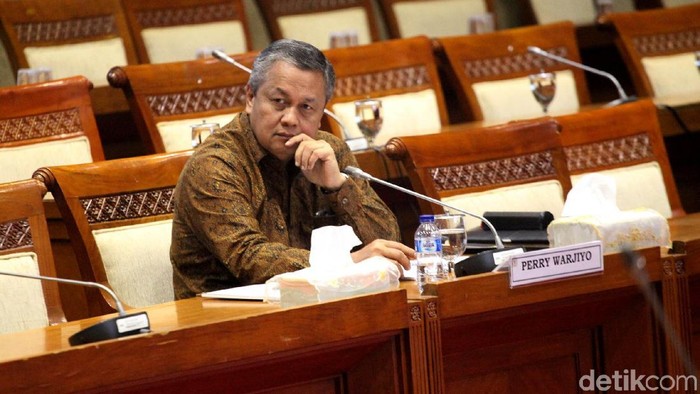Calon Gubernur Bank Indonesia (BI) Perry Warjiyo hari ini menjalani uji kelayakan dan kepatutan atau fit and proper test di Komisi XI DPR RI.