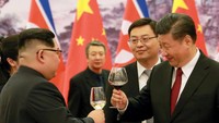 Momen Kim Jong Un toast dengan Xi Jinping