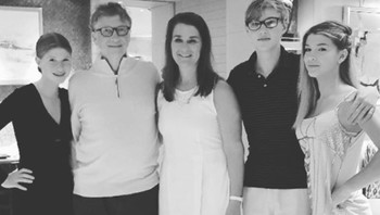 Bill pernah mengatakan anak-anaknya dibesarkan dengan cara Katolik. “Kami membesarkan anak kami dengan cara religus. Mereka pergi ke gereja tempat Melinda dan aku juga berpartisipasi,” sebut Gates. Foto: Instagram