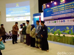 Kementerian Agama Beri Beasiswa S1 Bagi Santri Berprestasi