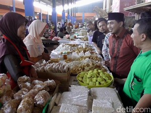 Sambangi Pasar Kajen Pekalongan, Gus Yasin Soroti Gunungan Sampah