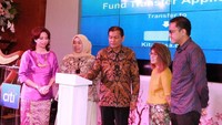 Citi memberikan donasi sebesar Rp 100 juta kepada Kitabisa.com yang ditujukan untuk mendukung BINAR Academy dalam menjalankan program bagi 50 perempuan muda Indonesia yang mampu dan berminat untuk belajar membuat coding dan aplikasi digital. Foto: dok. Citi Indonesia