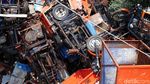 Bangkai Truk Sampah Numpuk di Kantor Sudin LH Jakbar