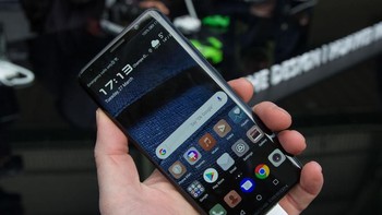 Inisial di nama belakang ponsel ini merupakan singkatan dari Racing System. (Foto: pocket-lint)