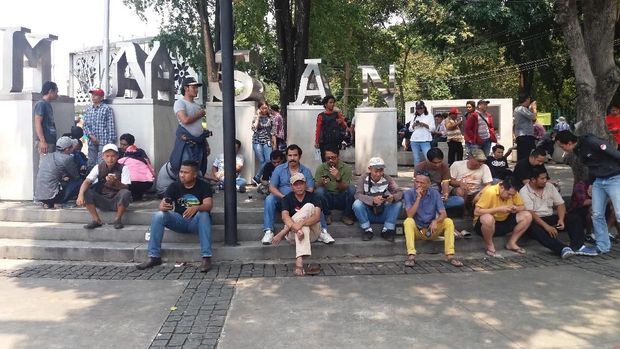 massa aliando duduk-duduk