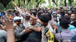 Suasana Tegang Saat Polisi Jaga Demo Aliando di Dekat Istana
