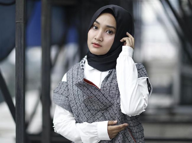 Mast qoshni bilan rus guruh porno Ayollarga qarash