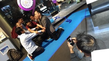 Tak sekedar sharing, peserta juga diajak untuk mencoba fitur-fitur terbaru dari Samsung Galaxy S9 salah satunya tentu saja slow-mo. (Foto: detikINET/Moch Prima Fauzi)