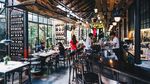 Kafe di Tengah Kota Bangkok Ini Jadi Tempat Bersantai yang Unik dan Keren