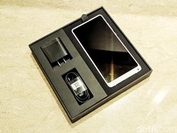 Unboxing Mi Mix 2S, Si Cantik yang Menantang iPhone X
