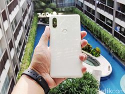 Unboxing Mi Mix 2S, Si Cantik yang Menantang iPhone X