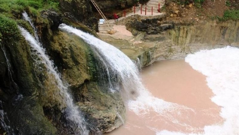 wisata long weekend pacitan Pantai Banyu Tibo