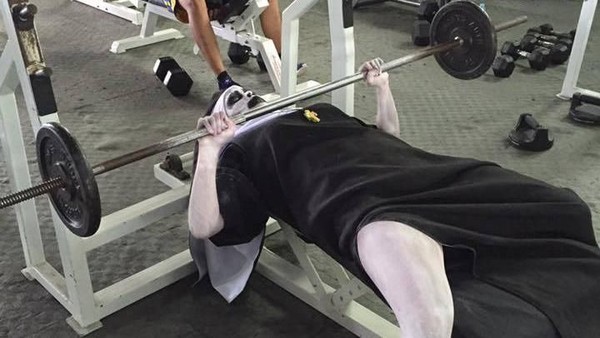 Nggak Mau Kalah, Hantu Valak Pun Ikut Nge-gym Biar Lincah