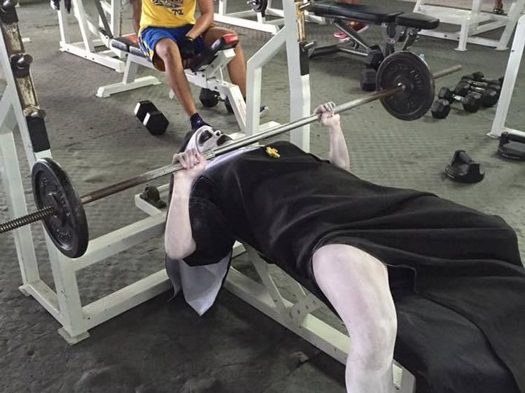 Nggak Mau Kalah, Hantu Valak Pun Ikut Nge-gym Biar Lincah