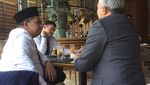 Mau Tahu Gimana Gaya Makan Wakil Ketua DPR Fahri Hamzah? Lihat di 10 Foto Ini