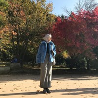 Satu lagi tas keluaran Christian Dior yang dimiliki Laudya Cynthia Bella. Bintang sinetron Surga yang Tak Dirindukan itu terlihat memakai tas Lady Dior mini saat liburan ke Korea Selatan. Tas yang meski berukuran kecil itu harganya mencapai 2.800 Euoro atau sekitar Rp 48 juta. Foto: Dok. Instagram Laudya Cynthia Bella