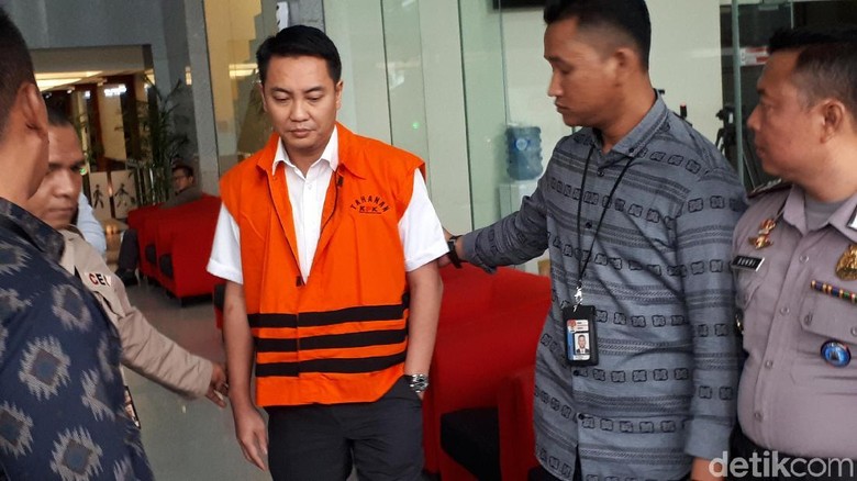 Politikus Golkar Fayakhun Andriadi Ditahan KPK Politikus Golkar Fayakhun Andriadi Ditahan KPK
