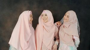 Inspirasi Baju Bridesmaid Syari ala Oki Setiana Dewi hingga Zaskia Sungkar