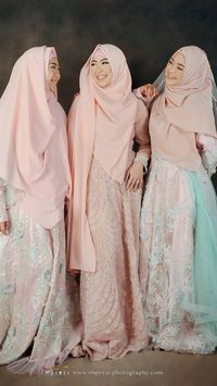 Inspirasi Baju Bridesmaid Syar I Ala Oki Setiana Dewi Hingga Zaskia Sungkar