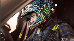 Valentino Rossi di Balik Kemudi Supercar