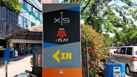 Plang itu tidak ditutup kain maupun dicopot.