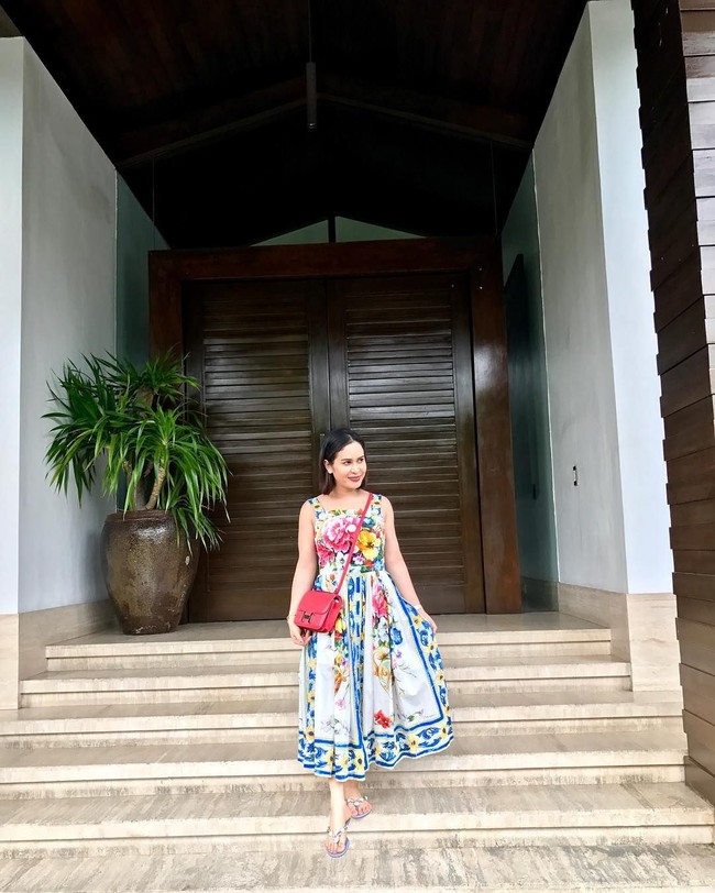 Bukan hanya Hermes Birkin dan Kelly yang dimiliki oleh Jinkee. Sebagai pecinta merek Prancis tersebut, dia pun memiliki tas mininya yaitu tas Hermes Constance seharga US$ 16.950. Foto: Instagram JinkeePacquiao