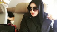 Yulia selalu tampil stylish dan cantik menawan di jejaring instagramnya. (Dok. Instagram/yuliast_mochamad)